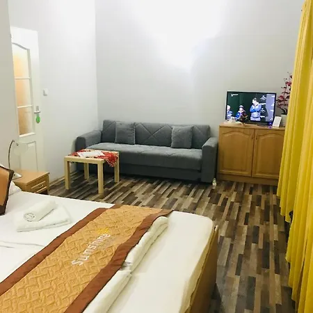 Sunshine קרלובי וארי